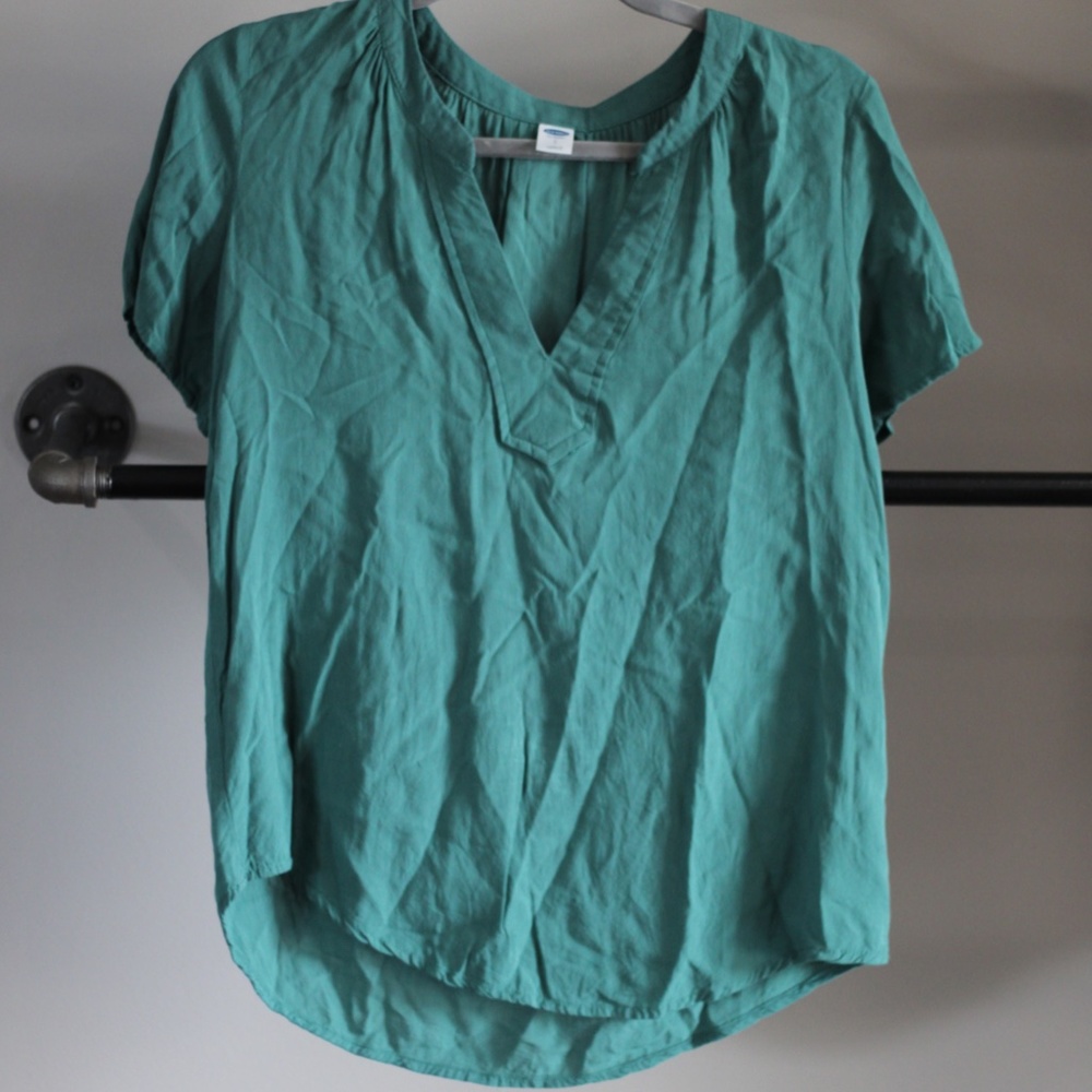 Old Navy green top, size small